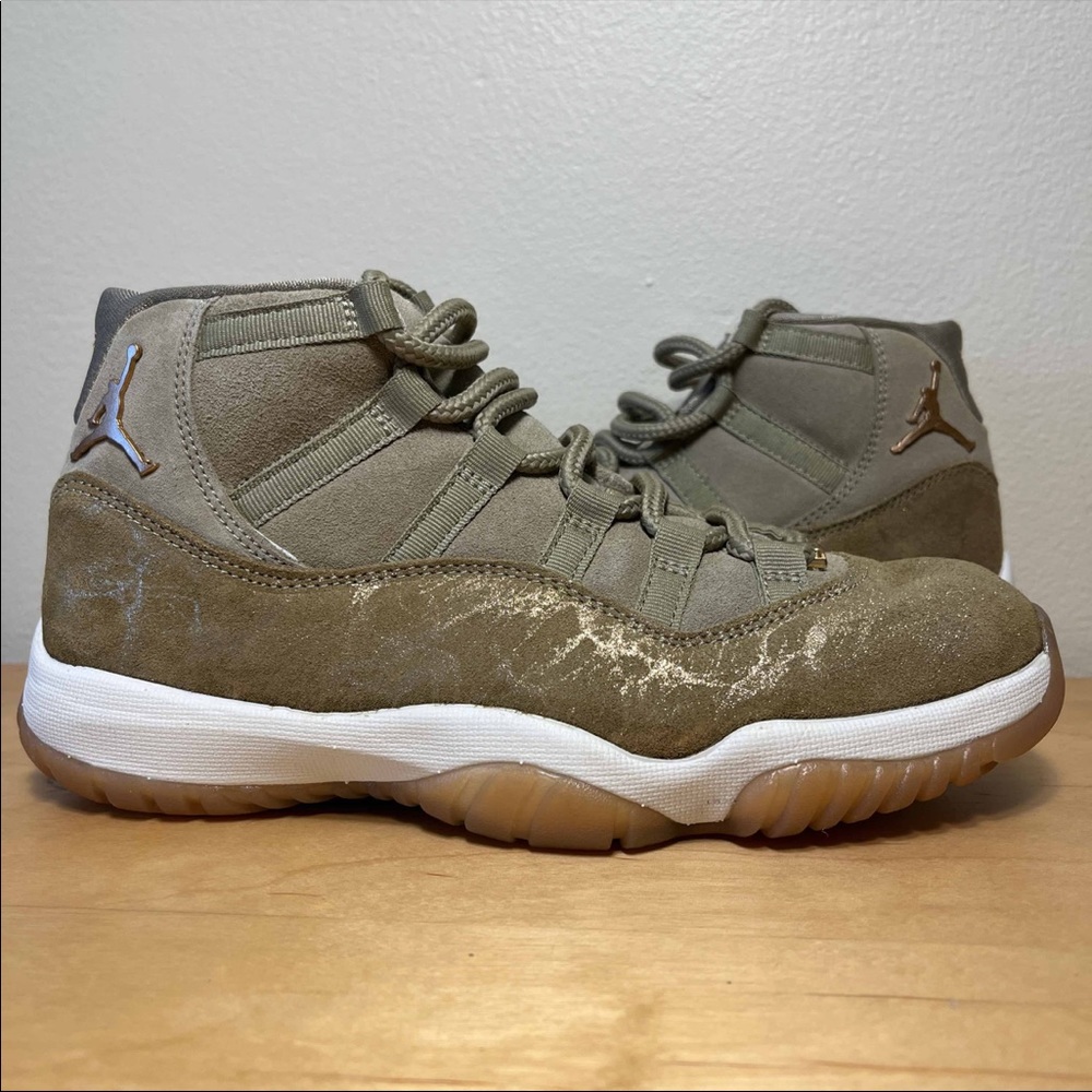 Jordan 11 Olive